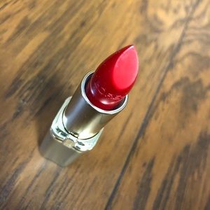 L’Orleal Paris colour riche in true red